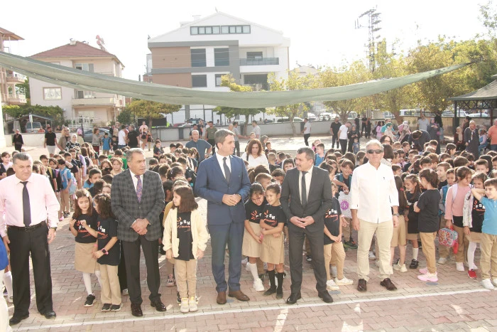 Bucak’ta Kaymakam Kuruca İlk Ders Zilini Çaldı