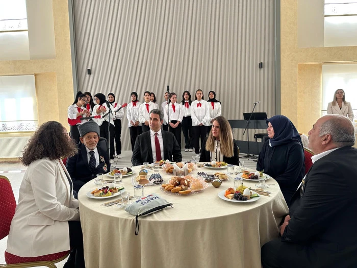 Bucak’ta Gaziler Kahvaltıda Bir Araya Geldi 