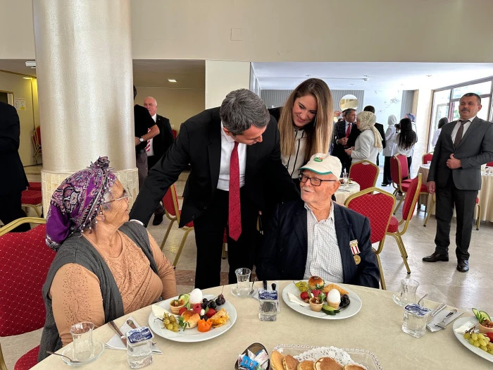 Bucak’ta Gaziler Kahvaltıda Bir Araya Geldi 