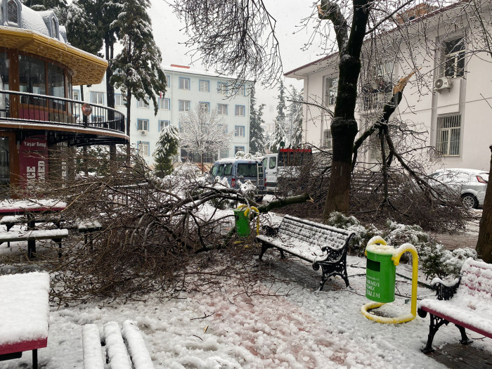 BUCAK’TA KAR YAĞIŞI ETKİLİ OLDU