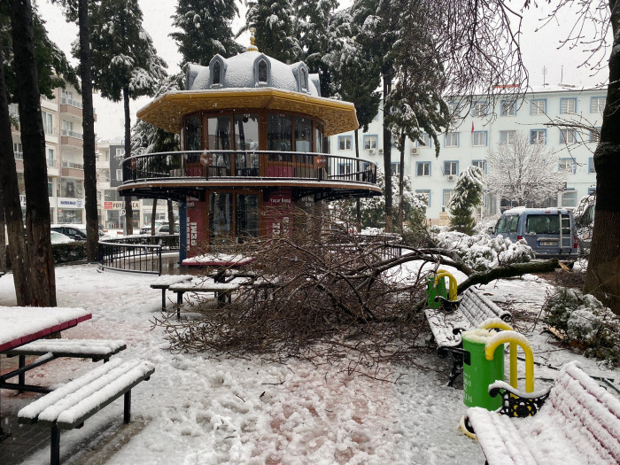 BUCAK’TA KAR YAĞIŞI ETKİLİ OLDU