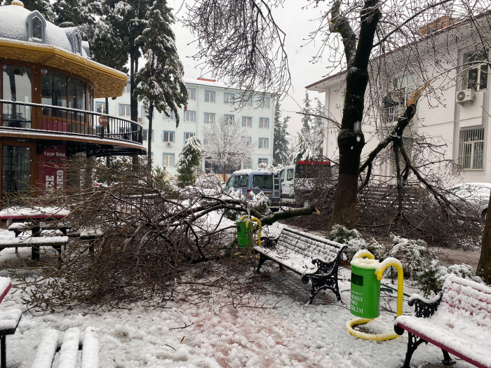 BUCAK’TA KAR YAĞIŞI ETKİLİ OLDU