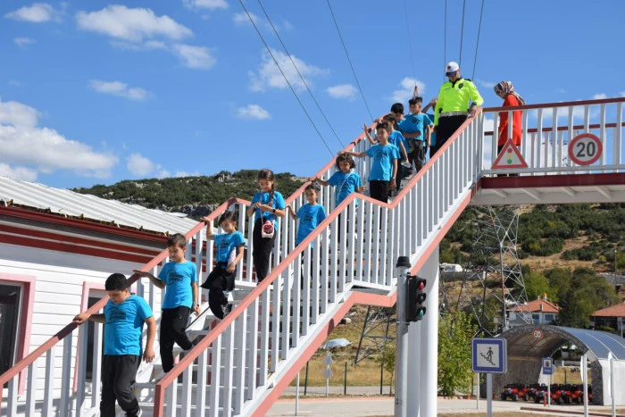 Bucak’ta Miniklere Trafik Eğitimi