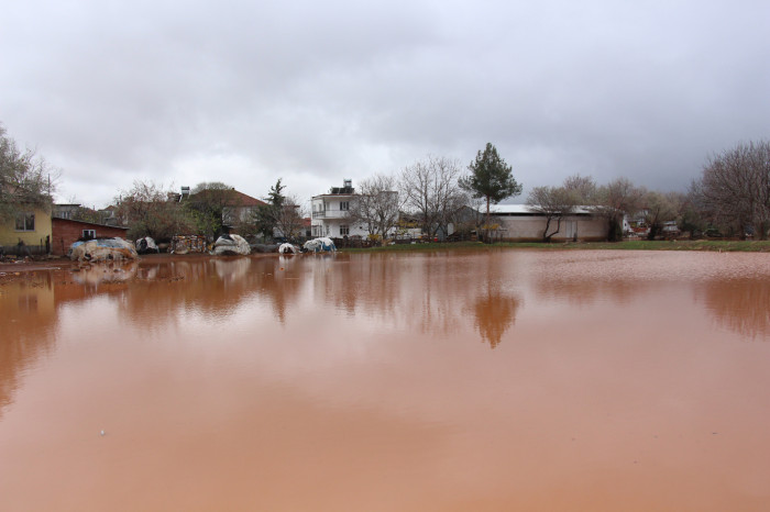 Bucak’ta Boğazköy’de dere suları taştı, evler ve ahırlar sular altında kaldı
