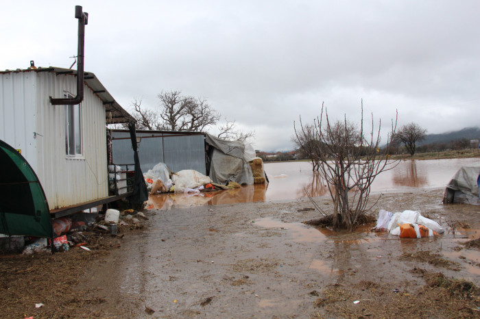 Bucak’ta Boğazköy’de dere suları taştı, evler ve ahırlar sular altında kaldı