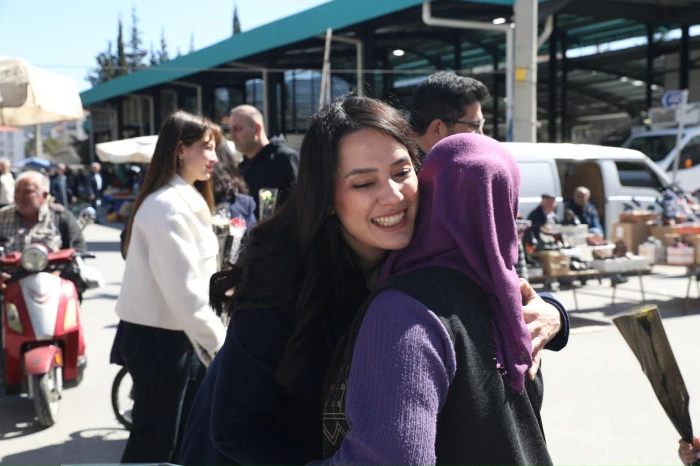 Başkan G&uuml;m&uuml;ş Pazar Esnafı Kadınların G&uuml;n&uuml;n&uuml; Kutladı