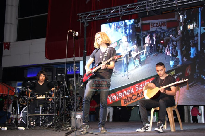 BUCAK’TA ‘YETENEK SİZSİNİZ’ YARIŞMASININ FİNALİ YAPILDI