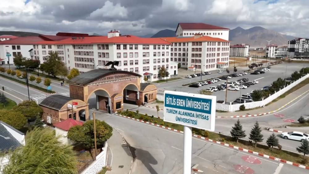  İlk 15 bine giren &ouml;ğrencilere 50 bin TL burs imkanı sağlanacak