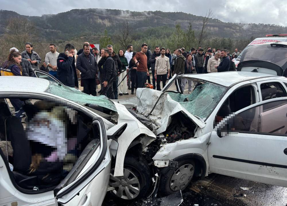 Kayak merkezine giderken, kazada hayatlarını kaybetmişler