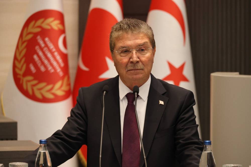 KKTC Başbakanı &Uuml;stel: Kıbrıs T&uuml;rk halkı tehditlerle haklarından vazge&ccedil;irilemez