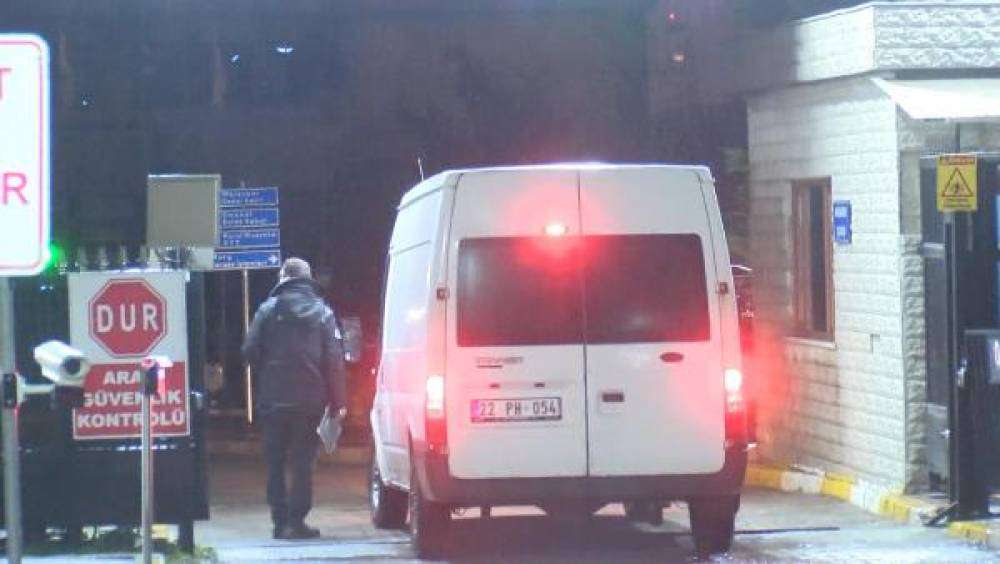 Edirne'de donarak ölen 12 göçmenin cenazeleri Adli Tıp Kurumuna getirildi 