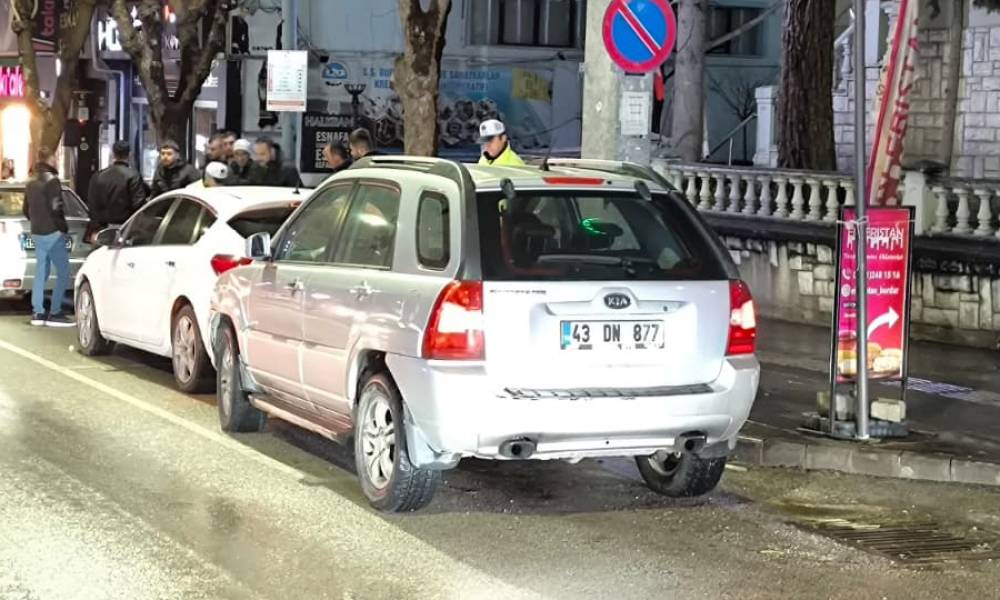 S&uuml;r&uuml;c&uuml;s&uuml; fenalaşan cip 3 araca &ccedil;arptı