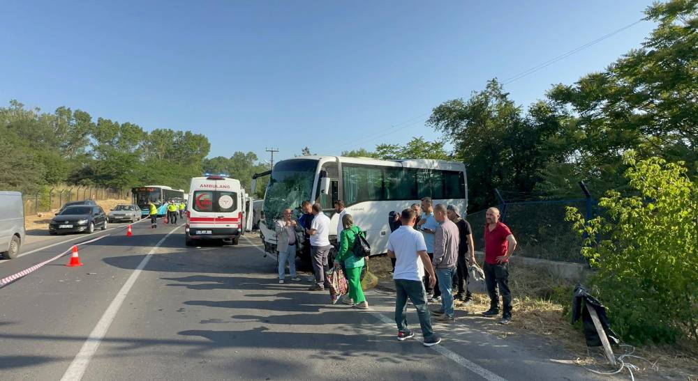 Tekirdağ'da işçi servis midibüsü ile minibüs çarpıştı; 2 ölü, 9 yaralı