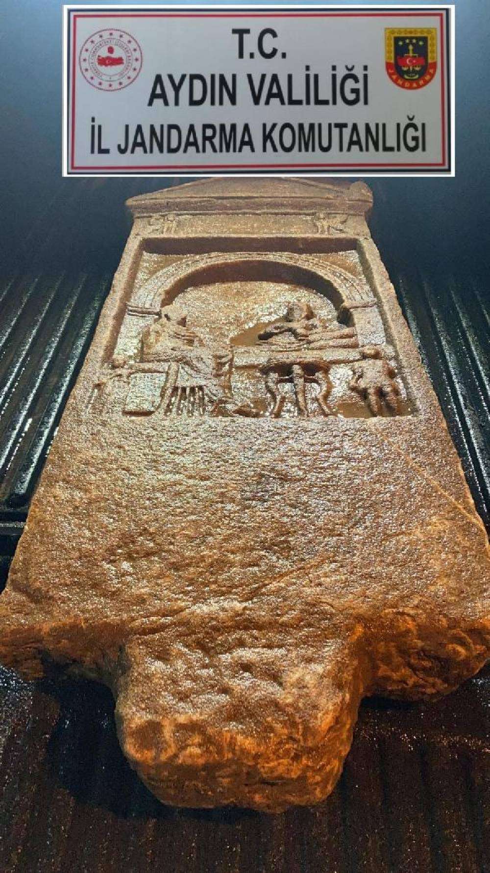 1900 yıllık mezar taşını jandarmaya satmaya çalışan 1’i muhtar 5 kişi yakalandı