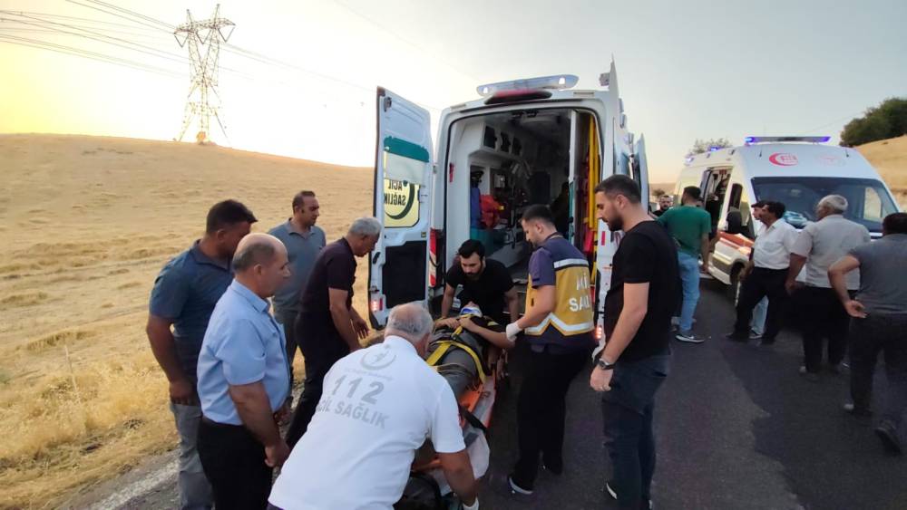 Adıyaman'da iki otomobil &ccedil;arpıştı; 8 yaralı
