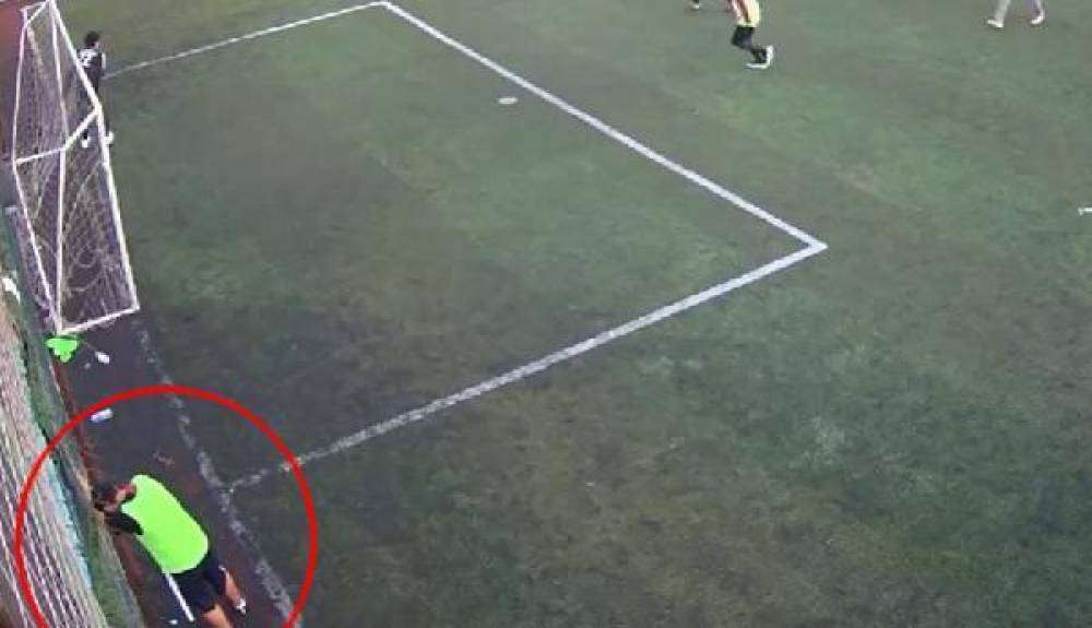 Manisa'da halı sahadaki ölüm anı kamerada