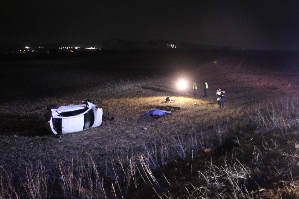 Kayseri&rsquo;de otomobil şarampole yuvarlandı: 1 &ouml;l&uuml;, 4 yaralı