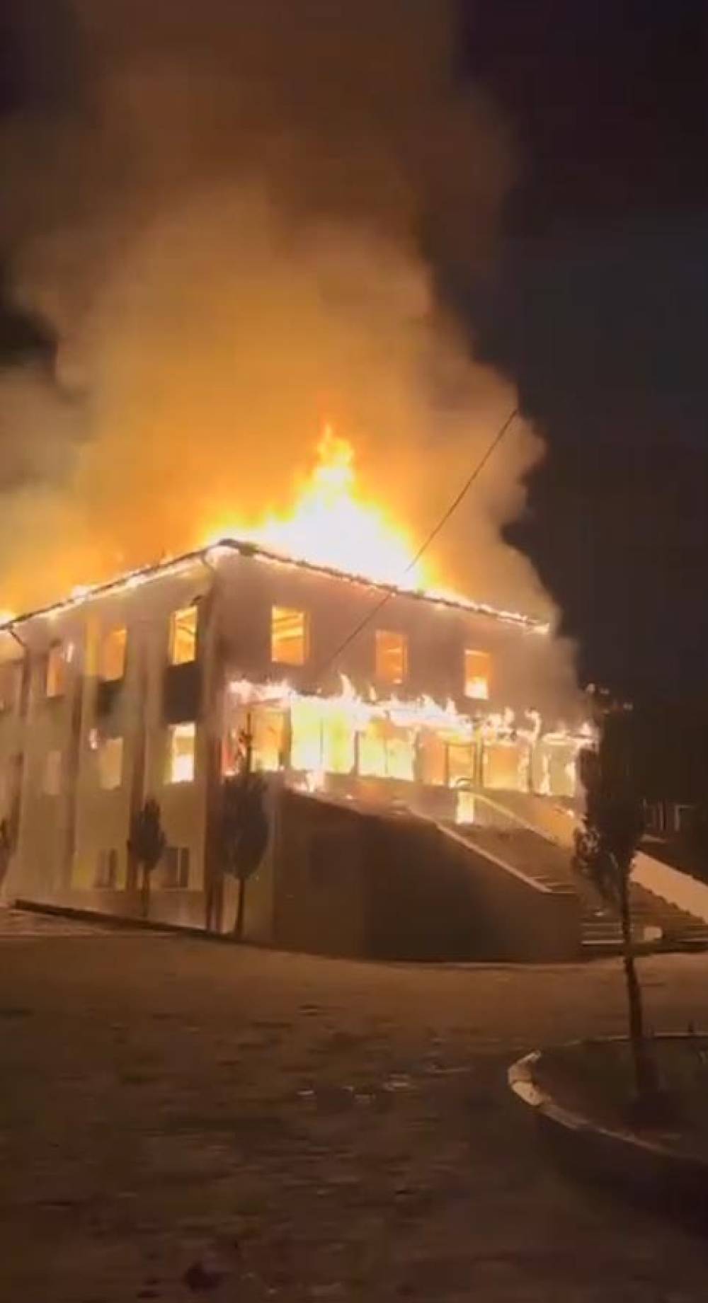 K&ouml;y camisi alev alev yandı