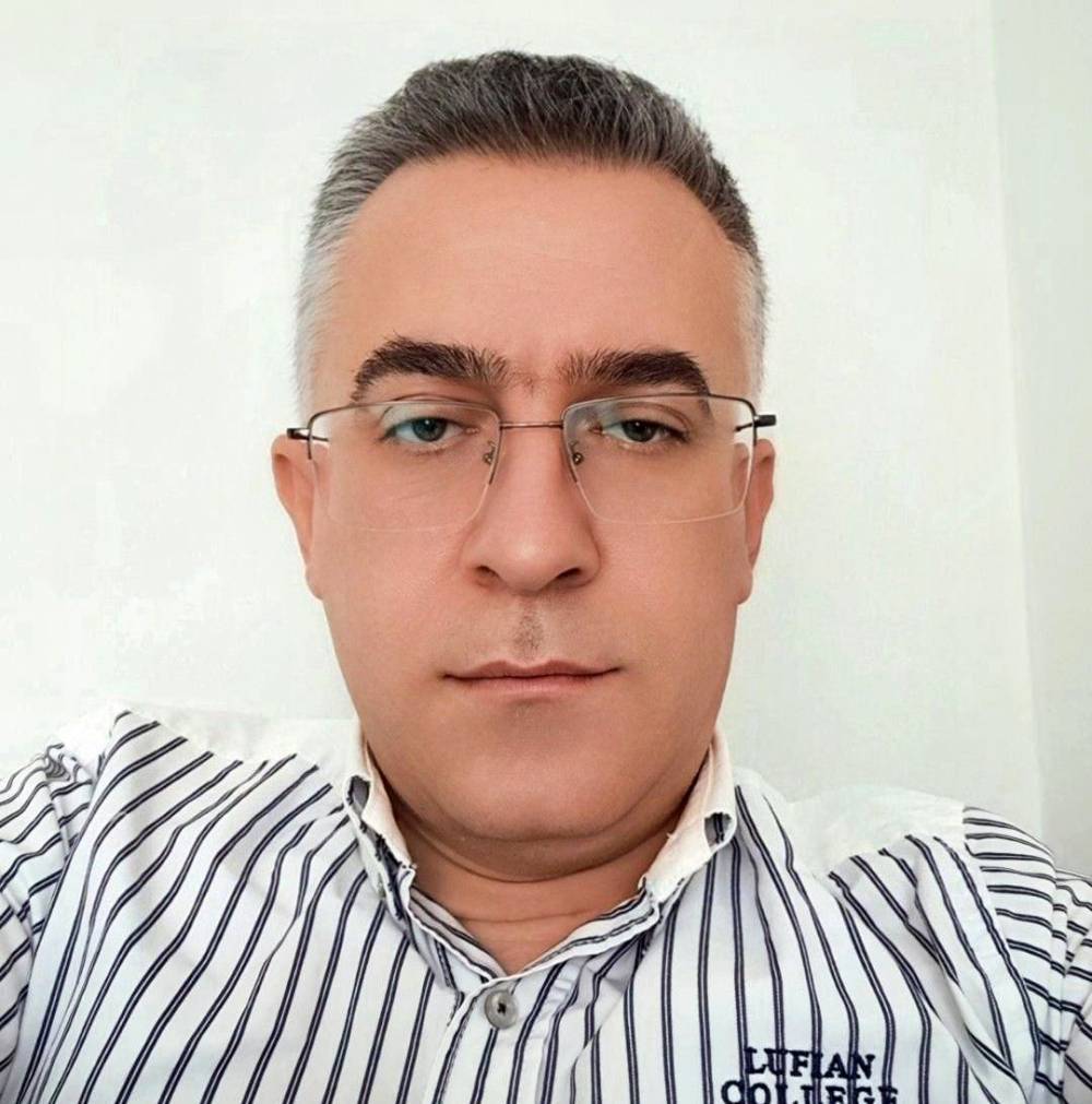 Aracında başından tabancayla vurulmuş halde &ouml;l&uuml; bulundu 