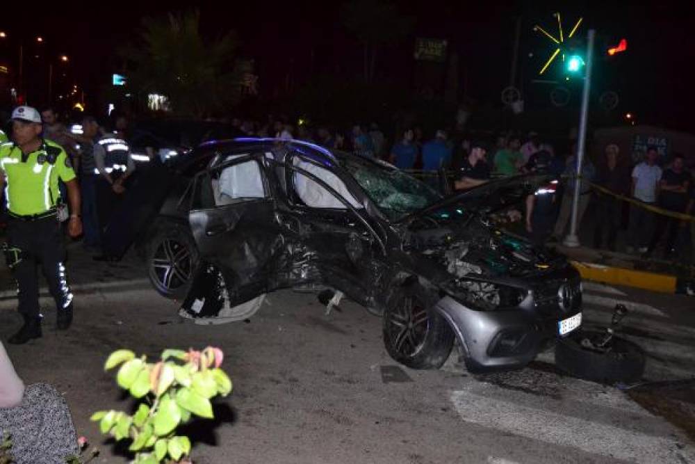 Salihli'de trafik kazası; 1 ölü, 3'ü ağır 6 yaralı 
