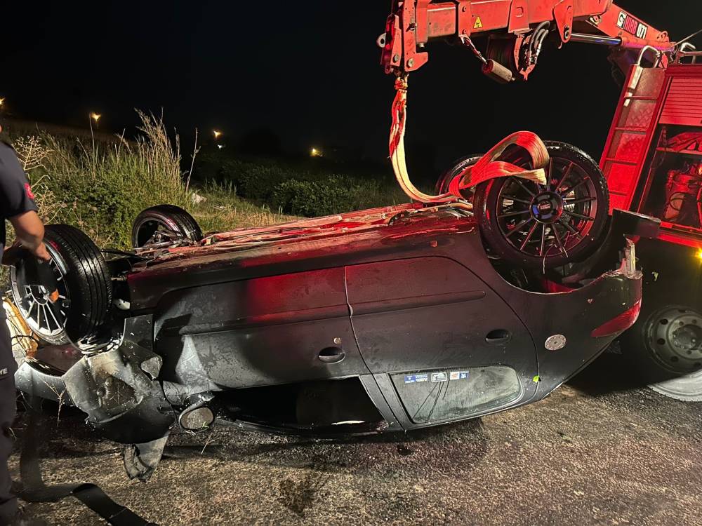Sulama kanalına d&uuml;şen otomobilin s&uuml;r&uuml;c&uuml;s&uuml; &ouml;ld&uuml;