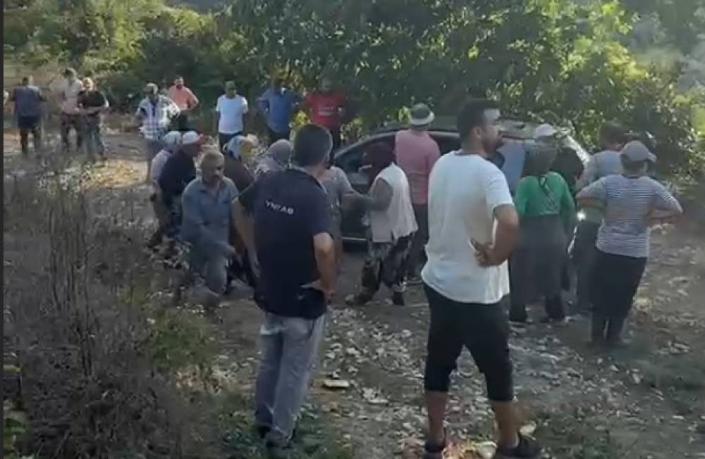 Devrilen trakt&ouml;r&uuml;n altında kalarak yaşamını yitirdi
