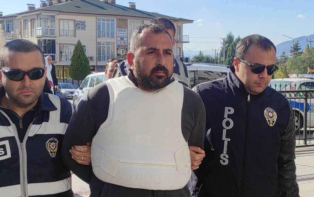 Husumetlisi &ouml;ld&uuml;ren sanığın cezası bozuldu, yeniden yargılanıyor