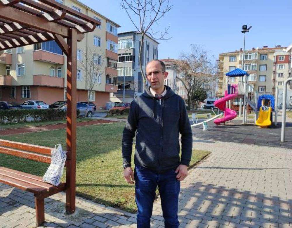 Parkta bulduğu 135 bin lirayı polise teslim etti