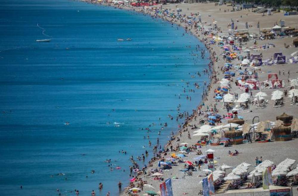 Antalya'da otelde yer bulamayan valiyi arıyor