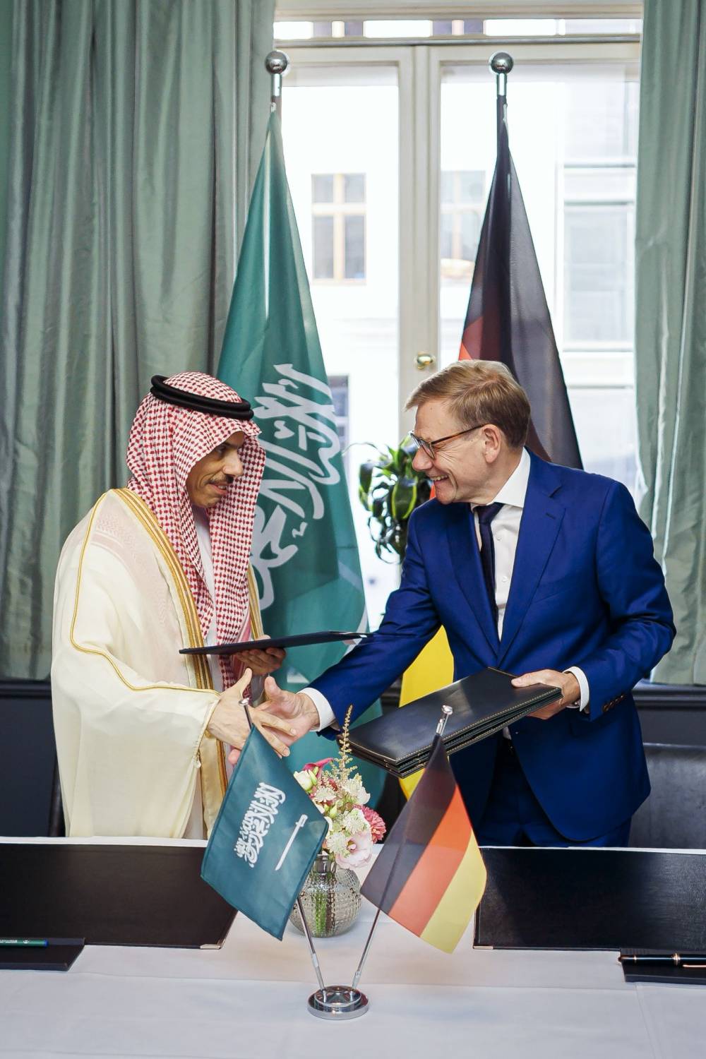 Suudi Arabistan ve Almanya'dan H&uuml;rm&uuml;z Boğazı &ccedil;ağrısı