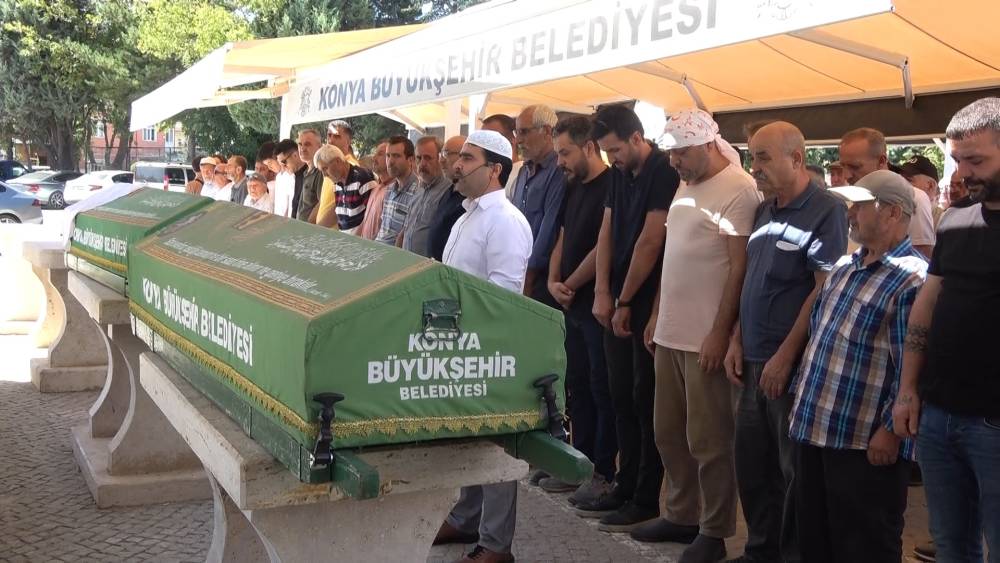 Kamyonetle &ccedil;arpışan otomobilin s&uuml;r&uuml;c&uuml;s&uuml; ile eşi &ouml;ld&uuml; (2)