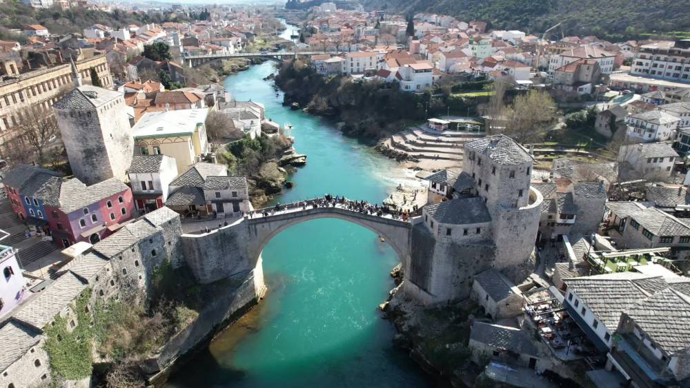  İstanbul - Bosna Hersek'te k&uuml;lt&uuml;rleri birleştiren Mostar K&ouml;pr&uuml;s&uuml;'ne turistlerden yoğun ilgi   