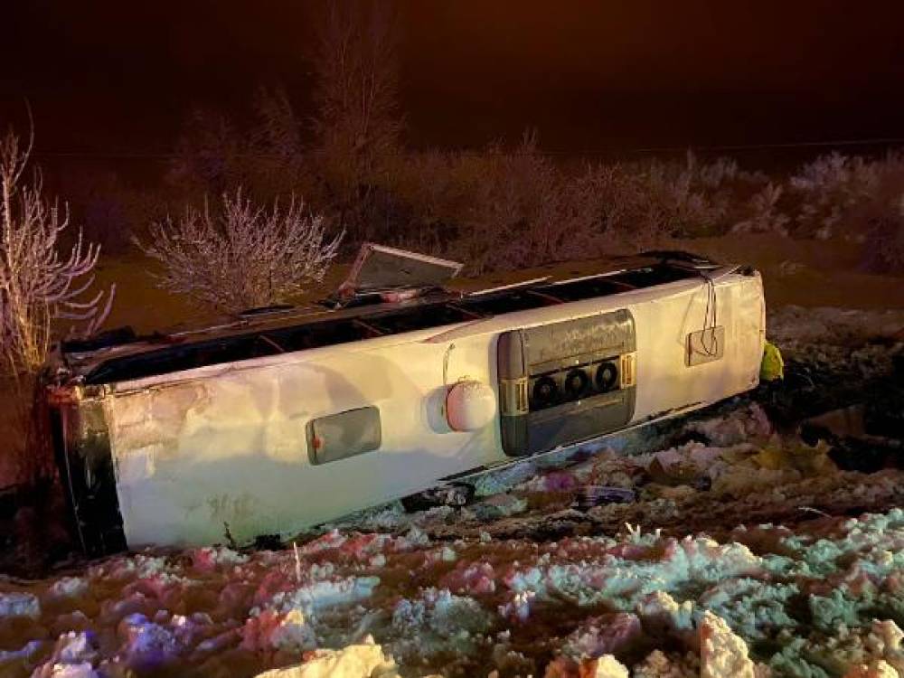 Afyonkarahisar'da yolcu otobüsü devrildi: 15 yaralı