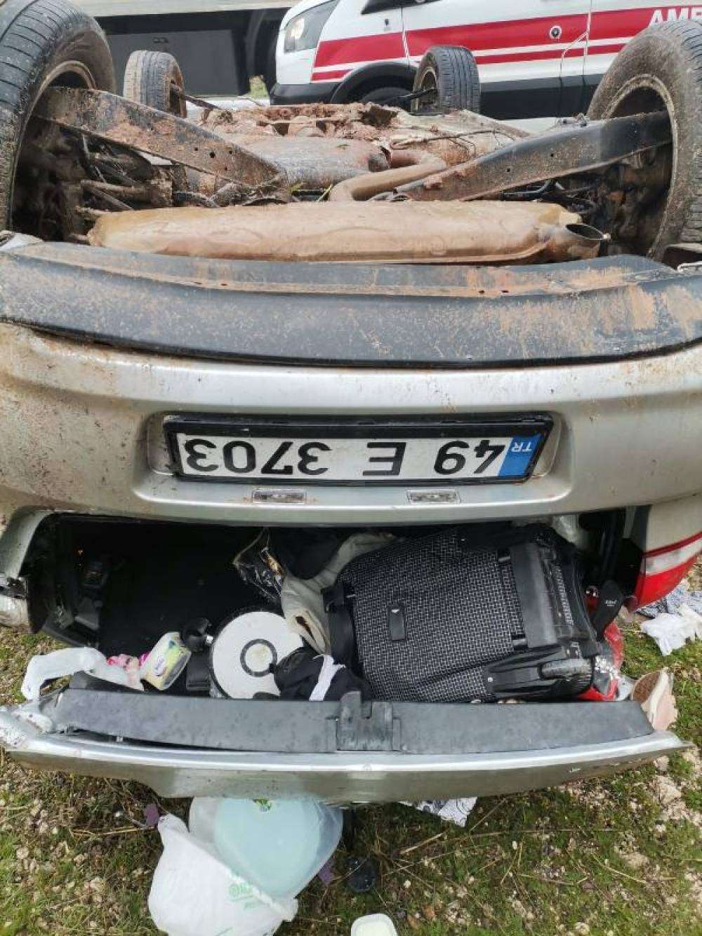 Hafif ticari araç şarampole devrildi: 9 yaralı