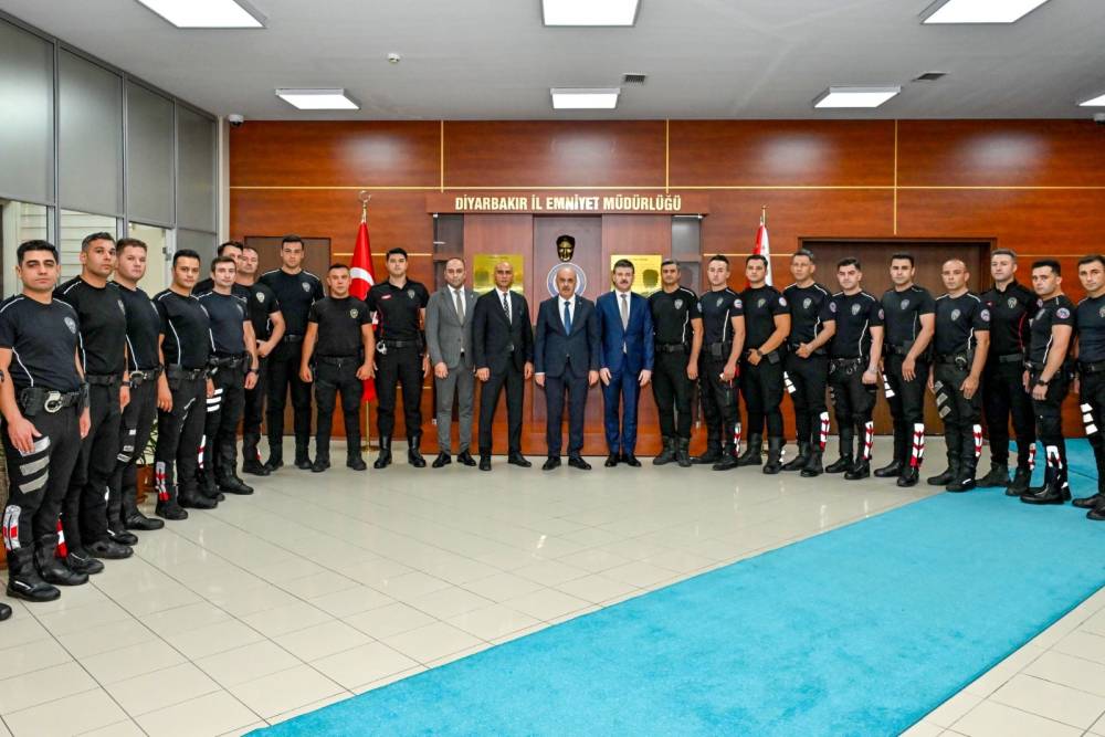 Diyarbakır'da başarılı polisler &ouml;d&uuml;llendirildi