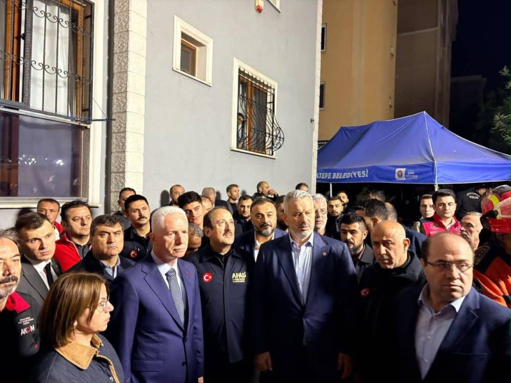AFAD Başkanı Pehlivan, Maltepe'de &ccedil;&ouml;ken binada incelemelerde bulundu