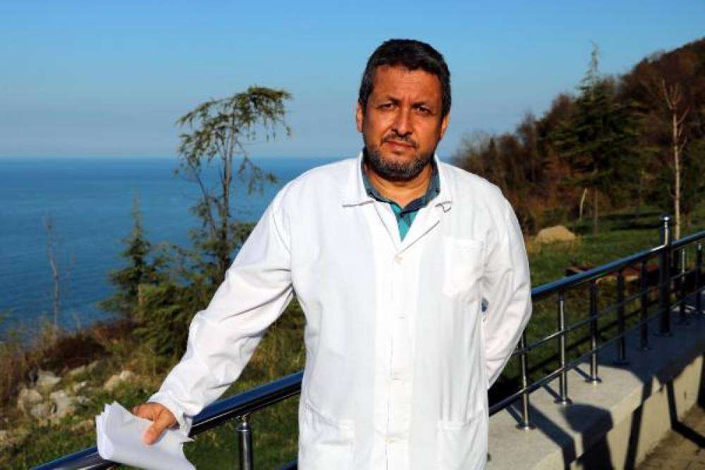 Sağlık çalışanının kredi kartı bilgilerini ele geçirip telefon aldılar