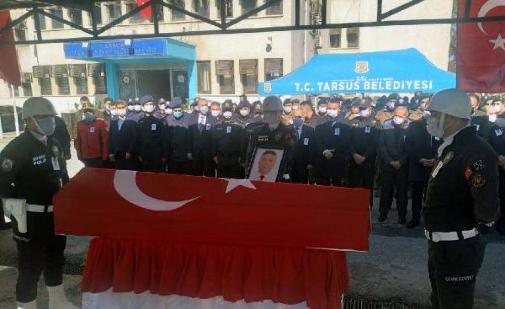 Kalp krizi sonucu ölen polis memuru toprağa verildi  