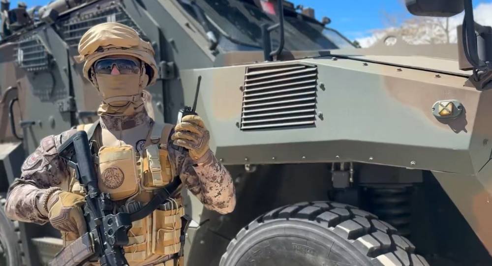 Bakan &Ccedil;ift&ccedil;i, T&uuml;rk Polis Teşkilatı'nın 181'inci yılını polis telsizi &uuml;zerinden kutladı