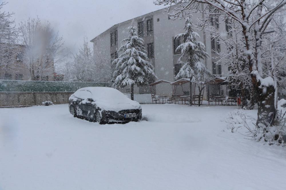 Karlıova&rsquo;da kar yağışı