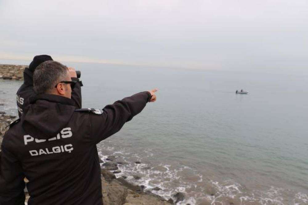 Sahilde kıyafetleri bulundu, denizde arama başlatıldı