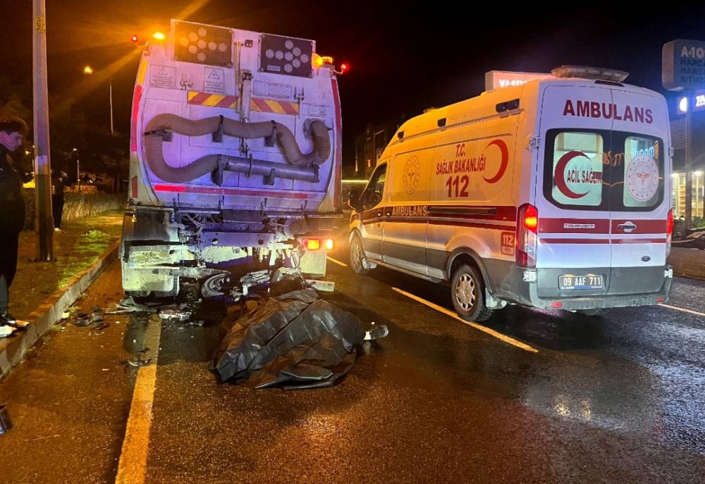 Aydın&rsquo;da belediye temizlik aracı ile &ccedil;arpışan motosikletin s&uuml;r&uuml;c&uuml;s&uuml; &ouml;ld&uuml;