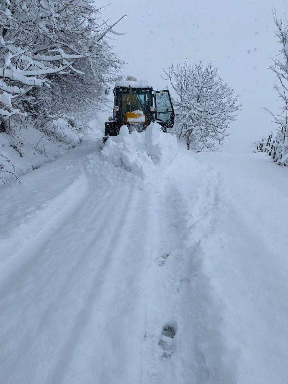 Karadeniz'de 9 ilde 1442 köy ve mahalle yolu kardan kapandı
