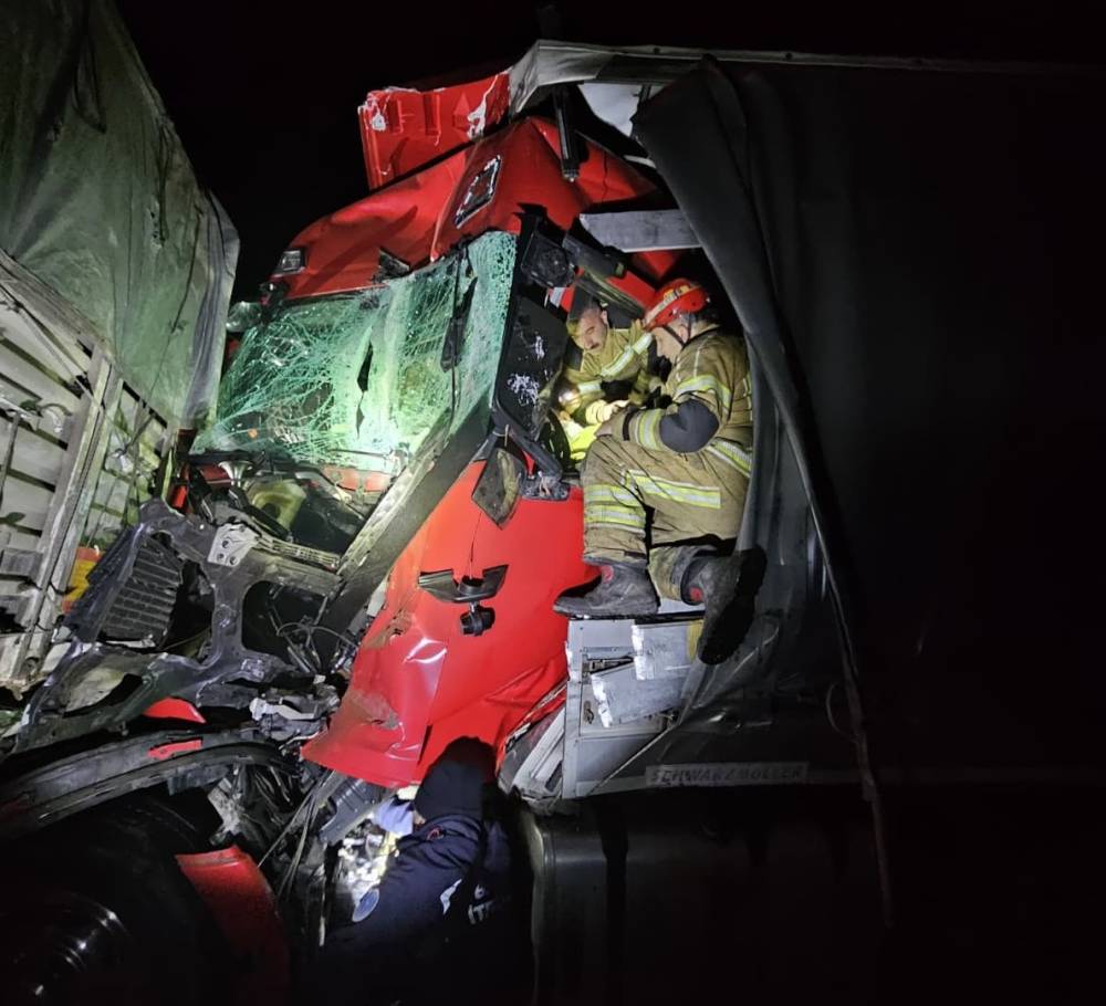 Bursa'da 2 TIR &ccedil;arpıştı: 1 &ouml;l&uuml;