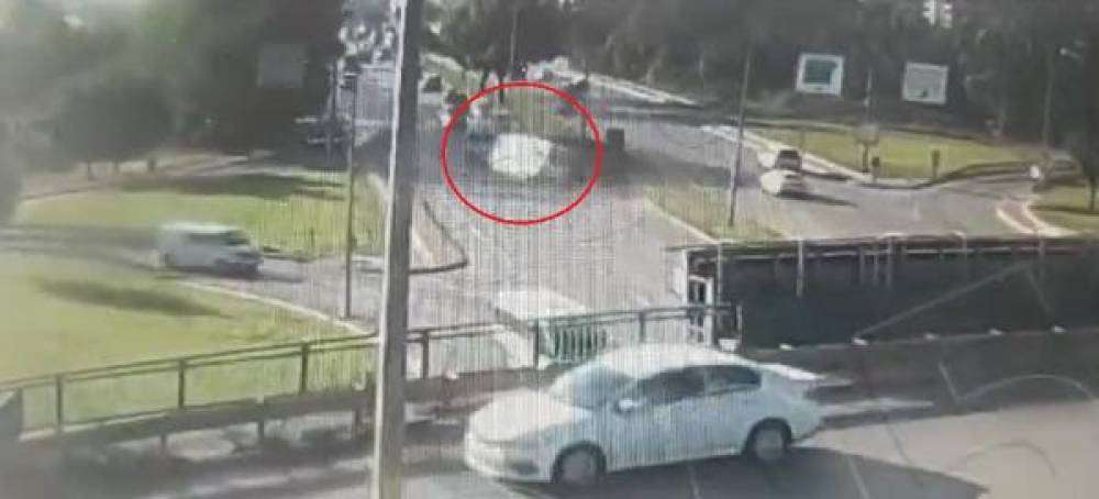 İşçi servisi, karşı şeritteki otomobile çarptı: 2 ölü, 9 yaralı 