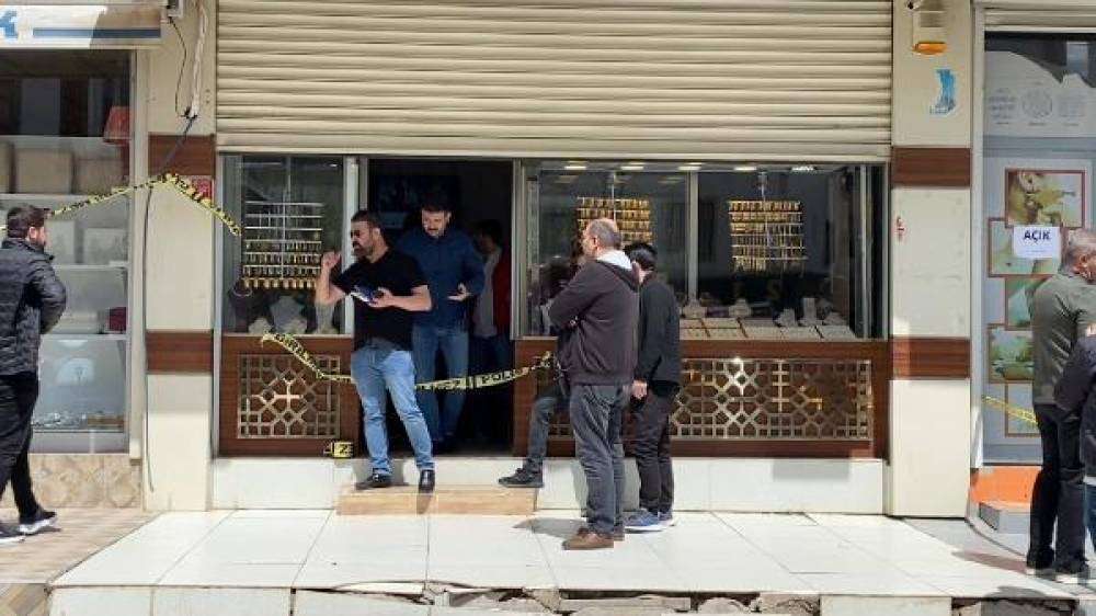 Kuyumcuya girip, iş yeri ortağını göğsünden vuran 3 şüpheli yakalandı