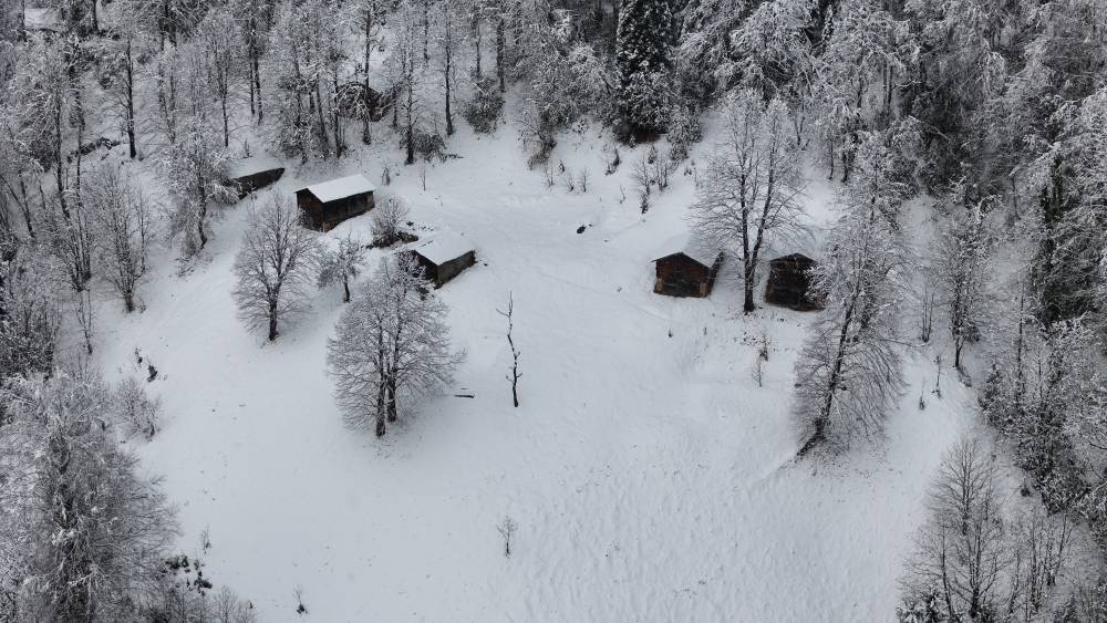 Ayder Yaylası'nda kar kalınlığı 20 santimetreye ulaştı