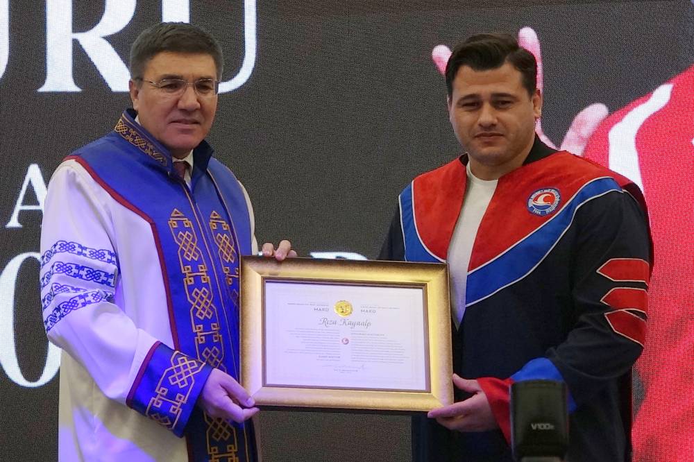 Milli g&uuml;reş&ccedil;i Rıza Kayaalp'e fahri doktora unvanı