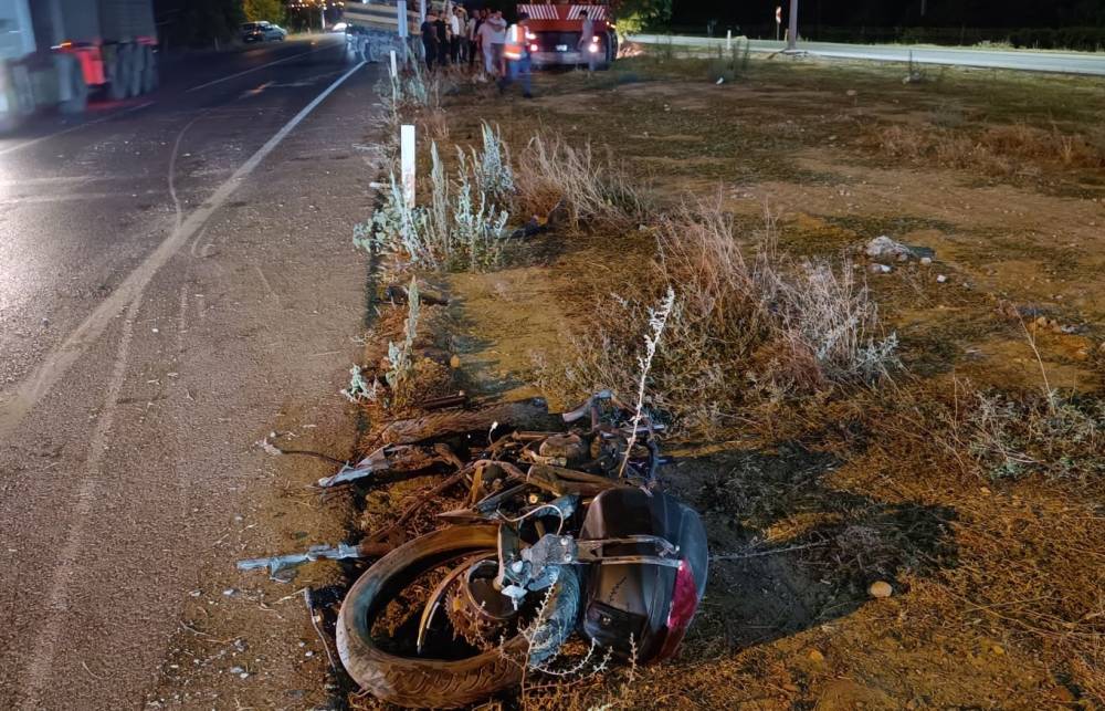 İş makinesi ile motosiklet &ccedil;arpıştı: 1 &ouml;l&uuml;
