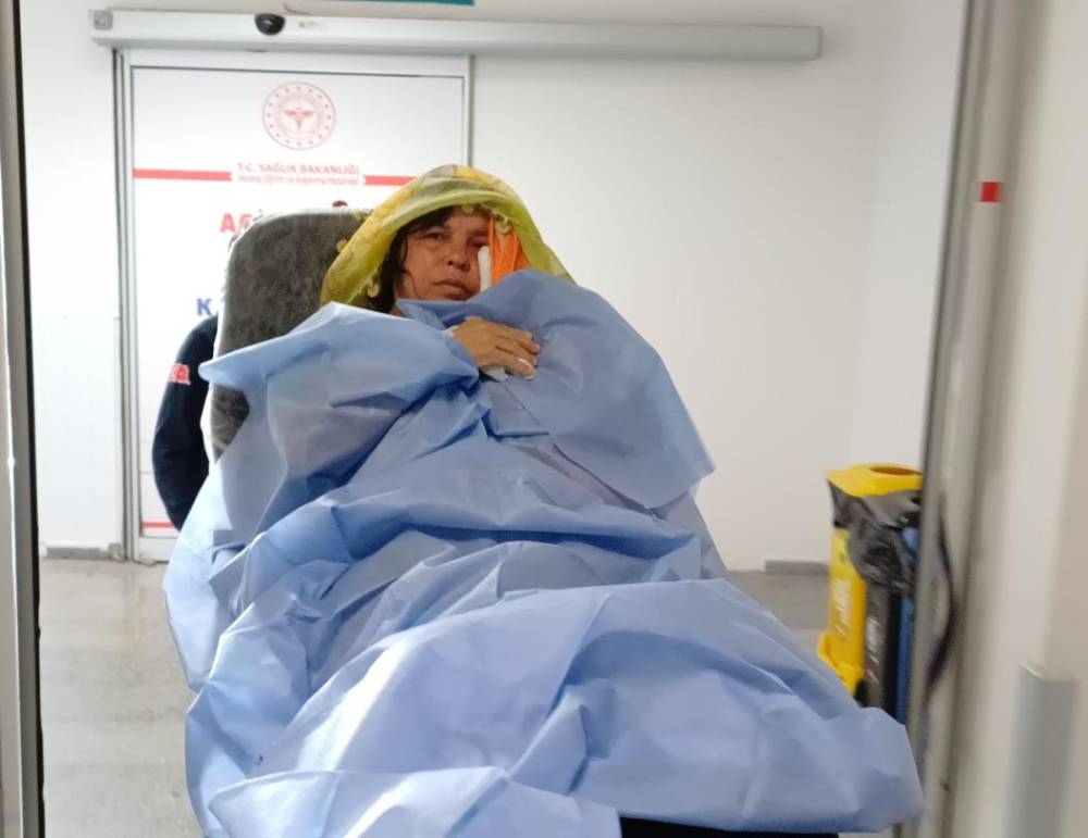 &Ccedil;orba yaparken d&uuml;d&uuml;kl&uuml; tencere patladı, yaralandı